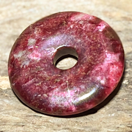 thulit-donut-pi-scheibe-edelstein-heilstein-schmuck-ketten-anhaenger-020626