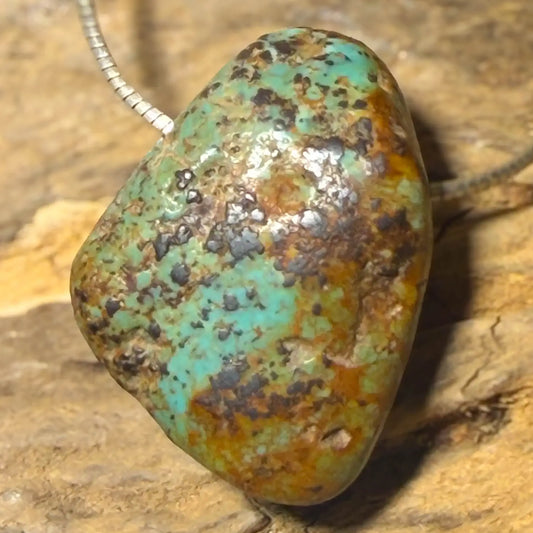 tuerkis-edelstein-trommelstein-schmuck-ketten-anhaenger-heilstein-010726