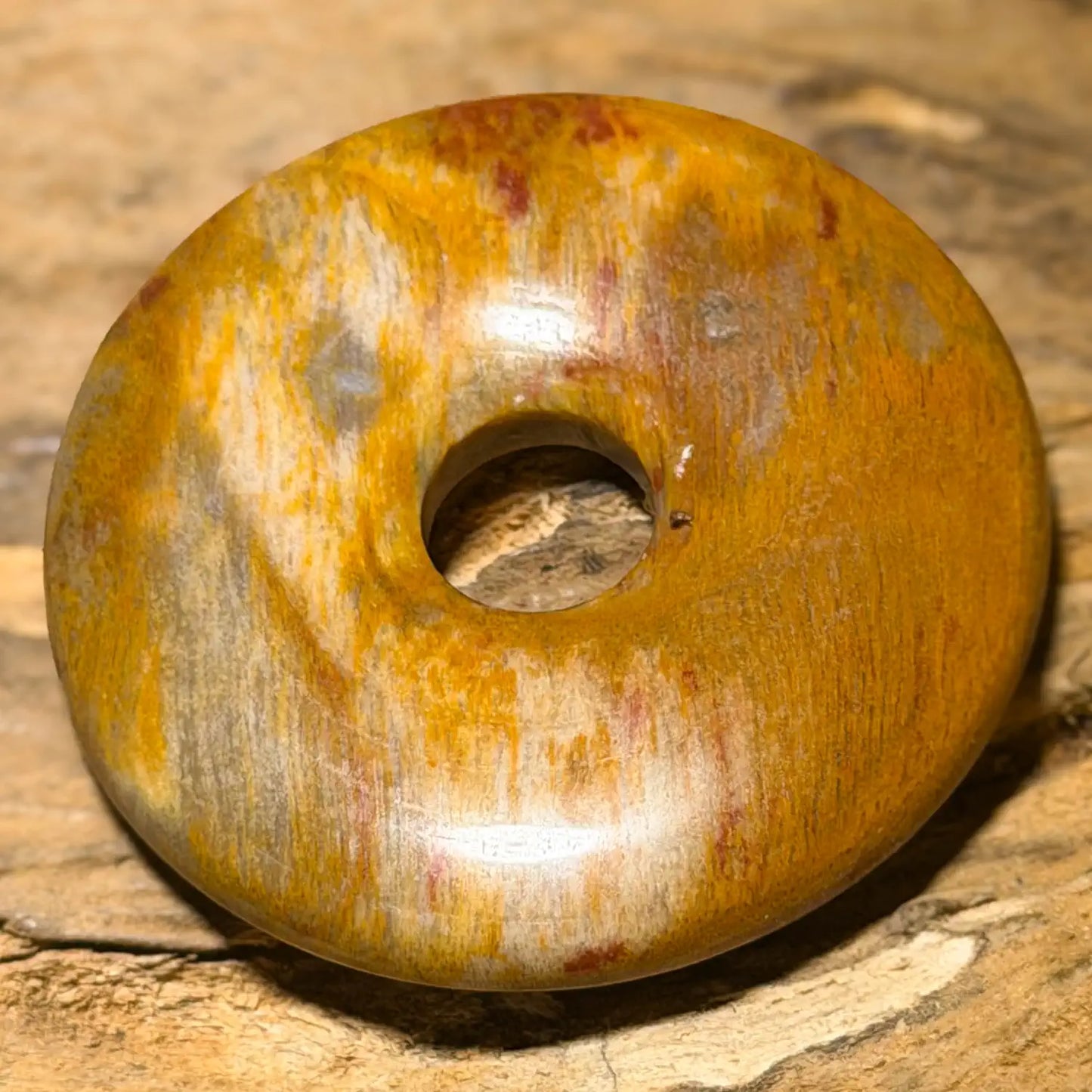 versteinertes-holz-edelstein-donut-pi-scheibe-schmuck-ketten-anhaenger-heilstein-180625
