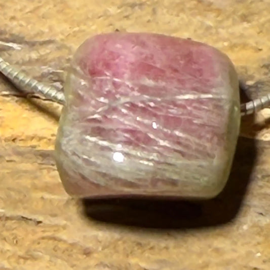 wassermelonen-turmalin-edelstein-schmuck-ketten-anhaenger-heilstein-180726