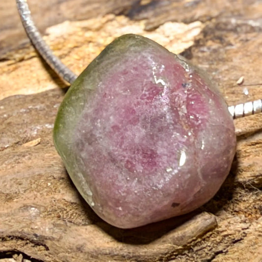 wassermelonen-turmalin-edelstein-schmuck-ketten-anhaenger-heilstein-221026