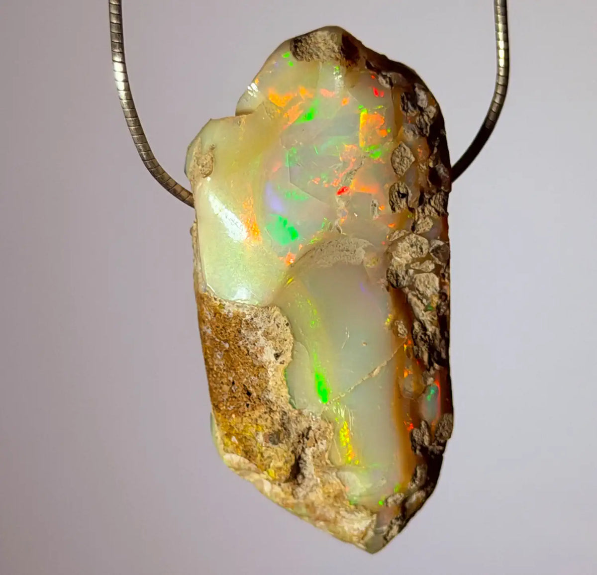 welo-opal-edelstein-schmuck-ketten-anhaenger-trommelstein-heilstein-kristall-191026-4